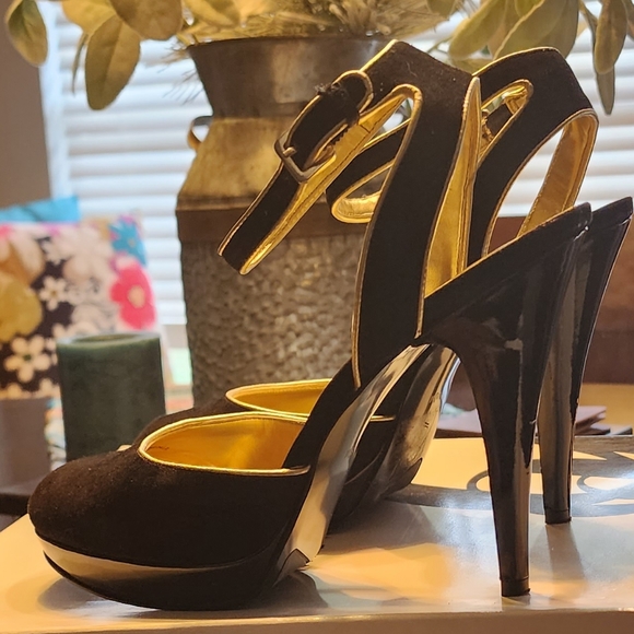 Nine West Ankle Strap Black & Gold Evening Shoe Size 8.5M - Picture 6 of 7